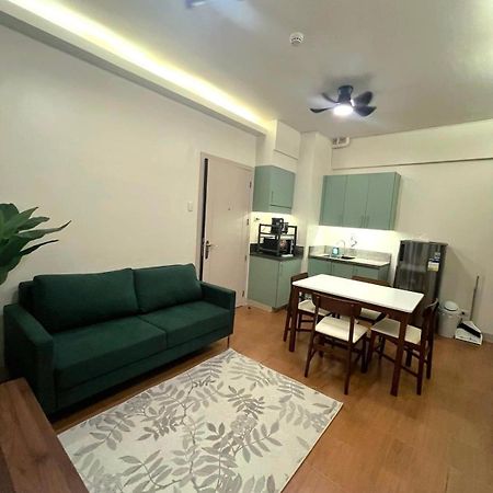 Pioneer Woodlands Mandaluyong Exterior foto
